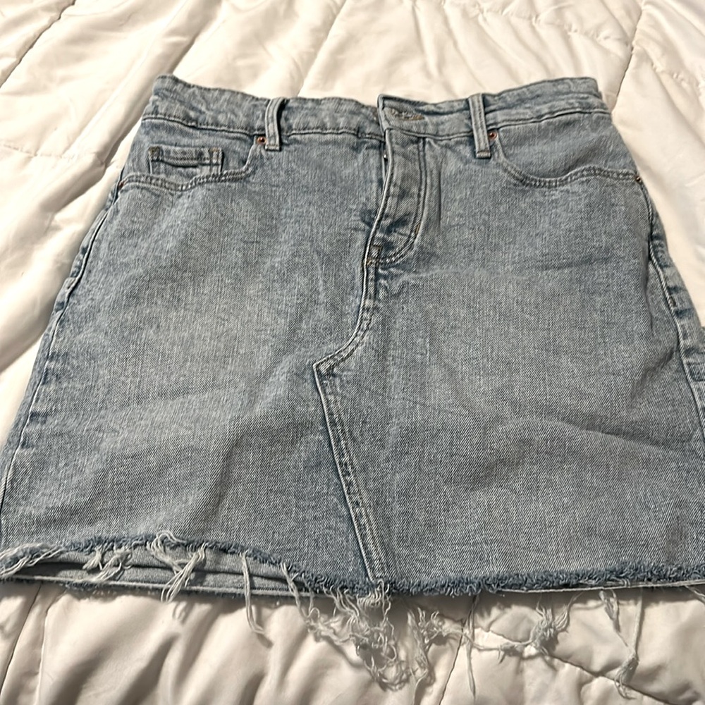 Old Navy denim skirt - size 4